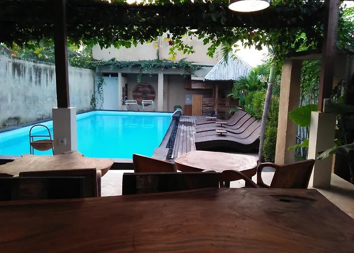 De'dalam Two Storey Lodge *